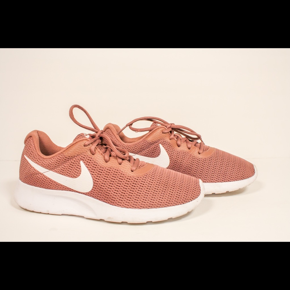 Nike Tanjun Women's Athletic Shoes